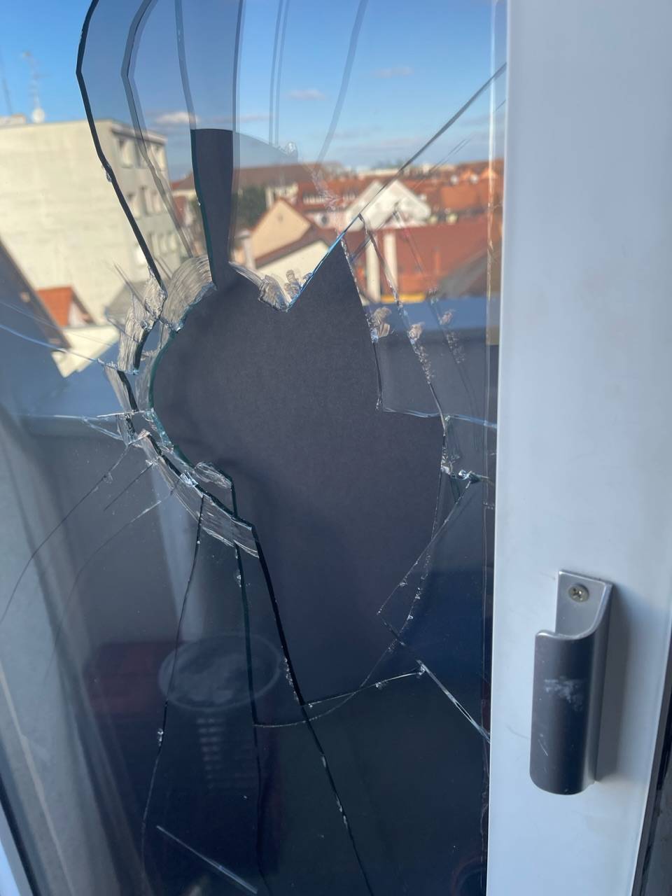Remplacement de vitre fissurée dans un appartement suite choc thermique avec garantie Obernai 67