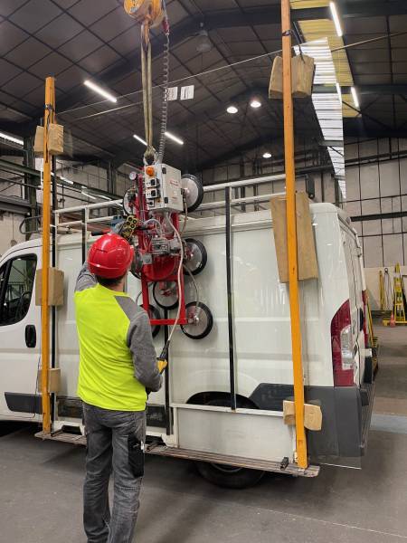 Entreprise Sérieuse pour le Remplacement d’une Vitrine de Magasin à Strasbourg en Alsace : ABR Dépannages, Votre Expert 24/7