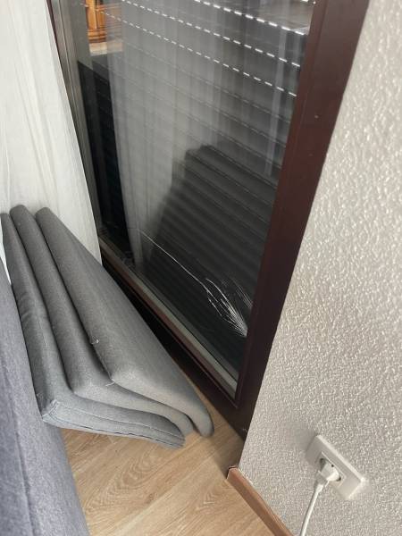 Vitrage isolant cassé suite à un choc thermique dans une fenêtre en bois à Schiltigheim